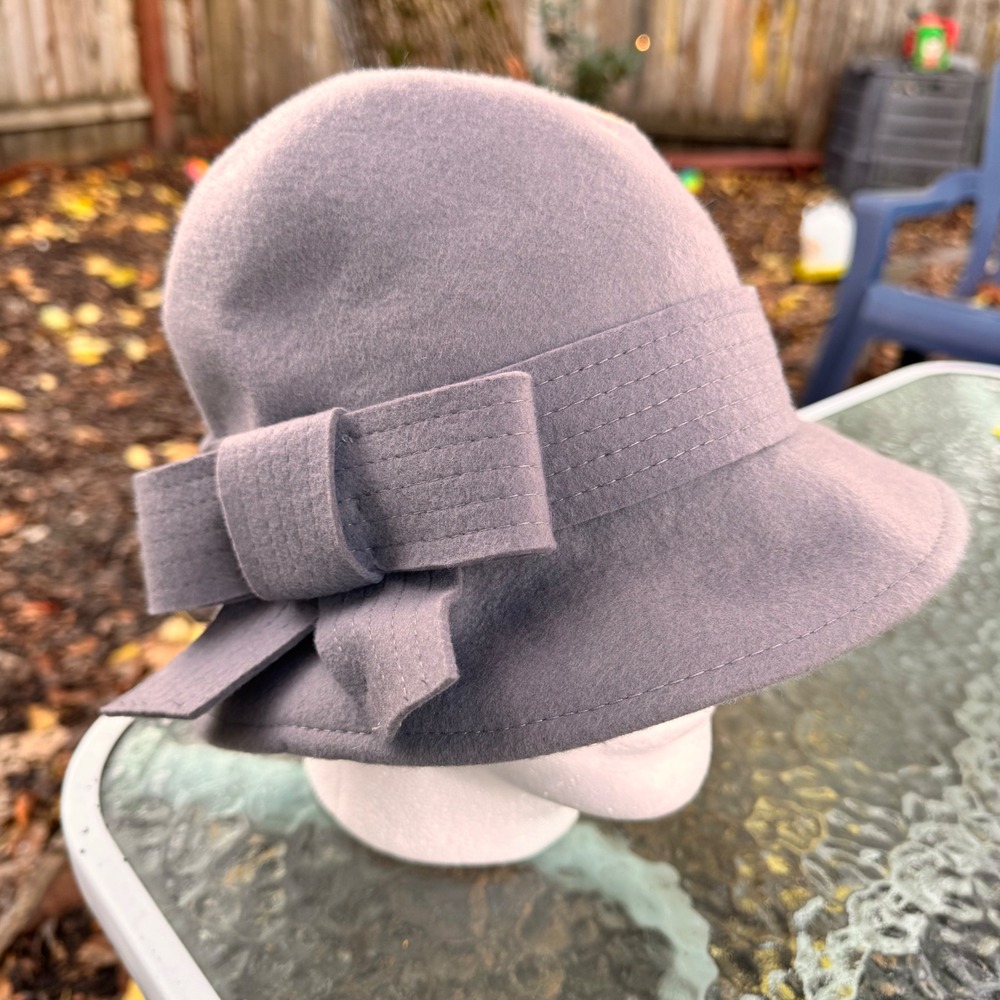 NWT GAP Women Gray 100%‎ Wool Round Cloche Hat Bow Accent Size S M Fall 2011